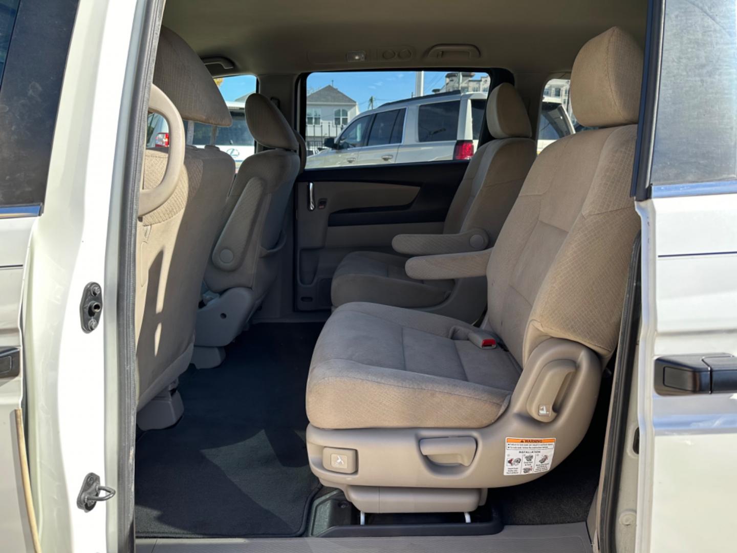 2014 White /Beige Honda Odyssey LX (5FNRL5H29EB) with an 3.5L V6 SOHC 24V engine, 6-Speed Automatic transmission, located at 1501 West 15th St., Houston, 77008, (713) 869-2925, 29.797941, -95.411789 - Photo#7